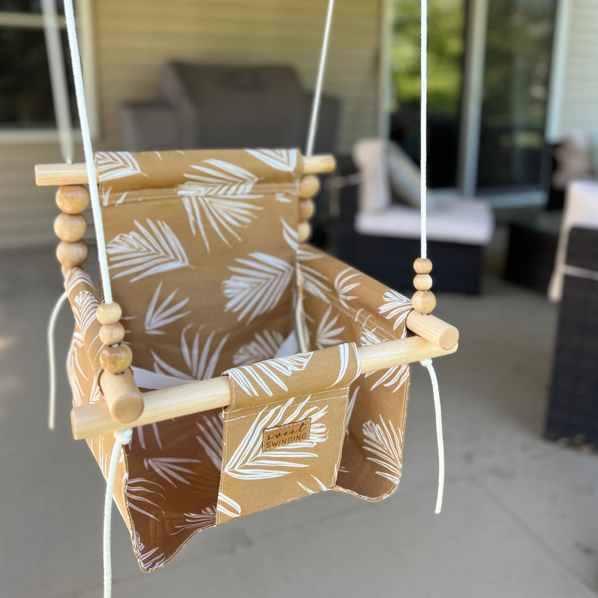 Outdoor High Back Baby & Toddler Swing-Nutmeg Leaf