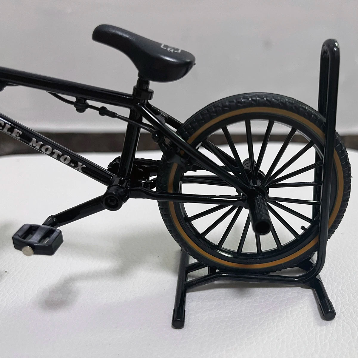 1:8 Mini Model Alloy Bicycle Diecast Decoration Metal Mountain Finger Black Bike Simulation Collection Gifts Toys for Boys