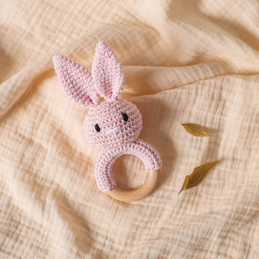 Handmade Crochet Baby Toys, Wooden Easter Bunny Rattle 0-12 Months, Four Color Rabbit Rattle Soft, New Born Baby Teething Toys