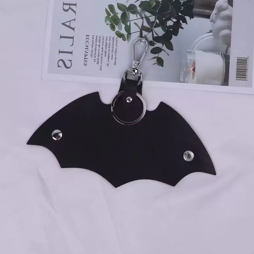 Superhero Bruce Wayne Cosplay Key Chain Leather Black Bat Pendant Keychain Metal Car Keys Keyring Unisex Halloween Accessories