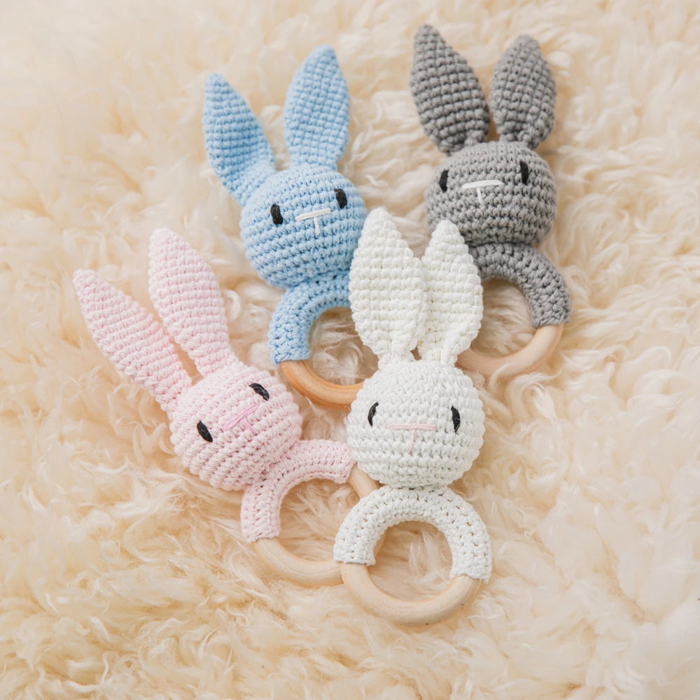 Handmade Crochet Baby Toys, Wooden Easter Bunny Rattle 0-12 Months, Four Color Rabbit Rattle Soft, New Born Baby Teething Toys