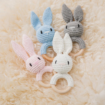 Handmade Crochet Baby Toys, Wooden Easter Bunny Rattle 0-12 Months, Four Color Rabbit Rattle Soft, New Born Baby Teething Toys