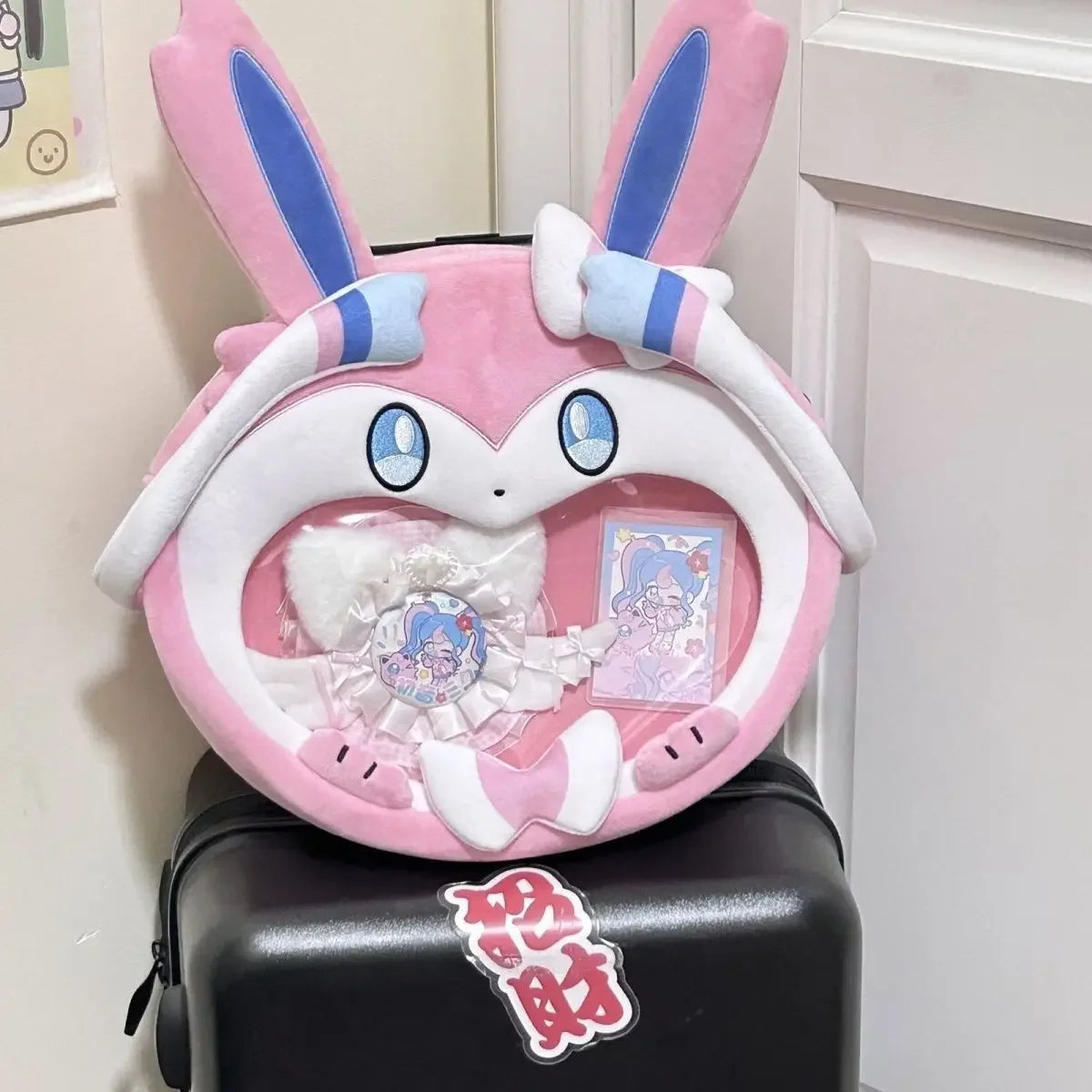 Fairy Type Sylveon Plush Ita Bag Kawaii Clear Window Pin Badge Display Adjustable Strap Backpack for Anime Fans Gift Collection