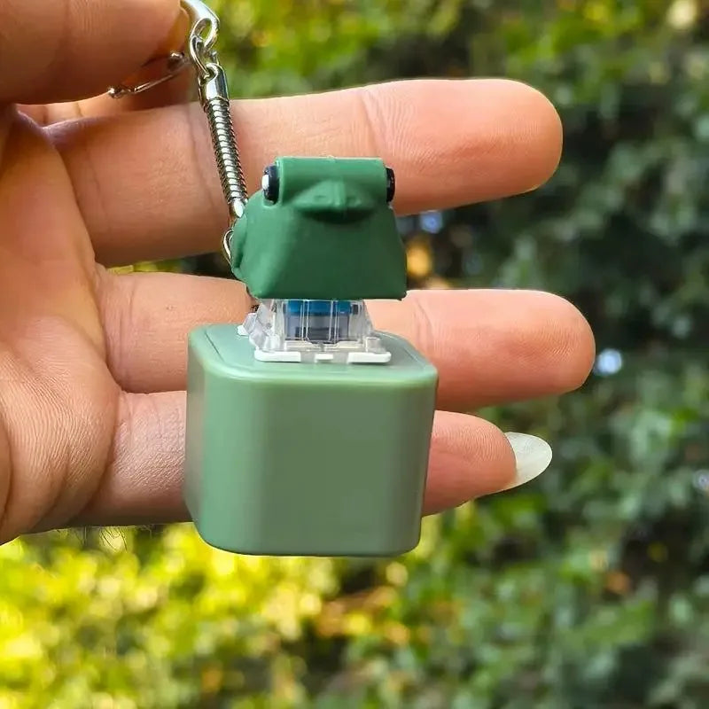！！Frog Croaking Fidget Toy Frog Croaking Keychain With Sound LED lights  Stuff Fun Gift for Kids Boys Girls