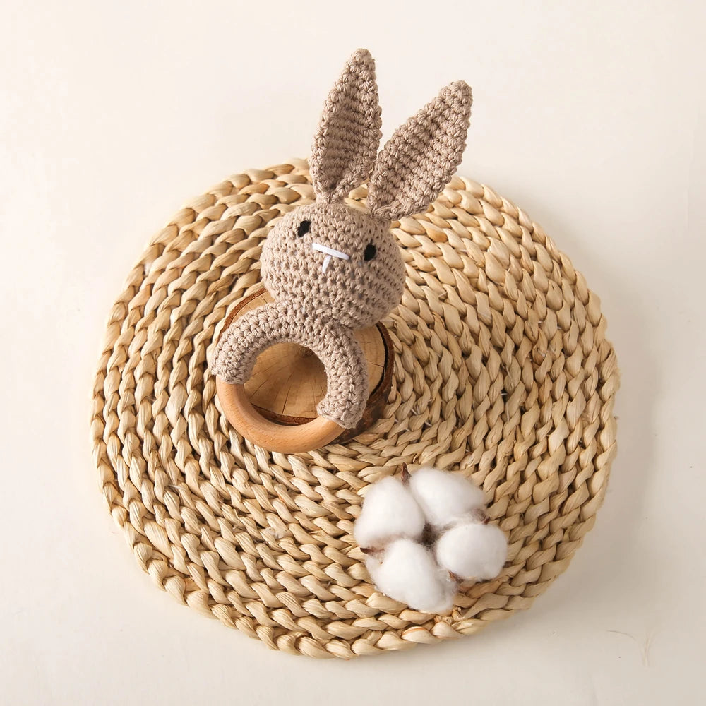 Handmade Crochet Baby Toys, Wooden Easter Bunny Rattle 0-12 Months, Four Color Rabbit Rattle Soft, New Born Baby Teething Toys