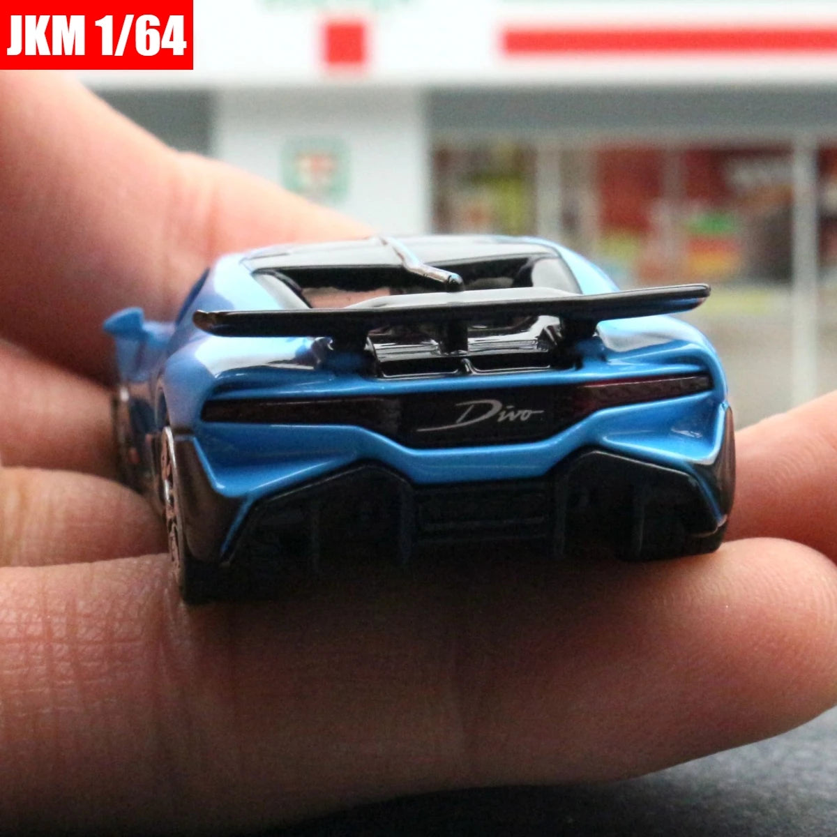 1/64 Bugatti Divo Toy Car 1:64 JKM Super Sport Vehicle Miniature Model Free Wheels Diecast Zinc Alloy Metal Collection Gift