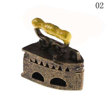 Hot Koop Mini Poppenhuis Miniatuur 1:12 Dollhouse Room Model Mini Old Miniature Iron clothes Tool Urniture Speelgoed Accessoires