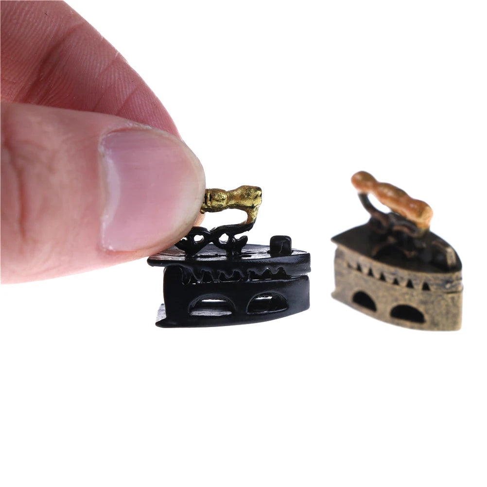 Hot Koop Mini Poppenhuis Miniatuur 1:12 Dollhouse Room Model Mini Old Miniature Iron clothes Tool Urniture Speelgoed Accessoires