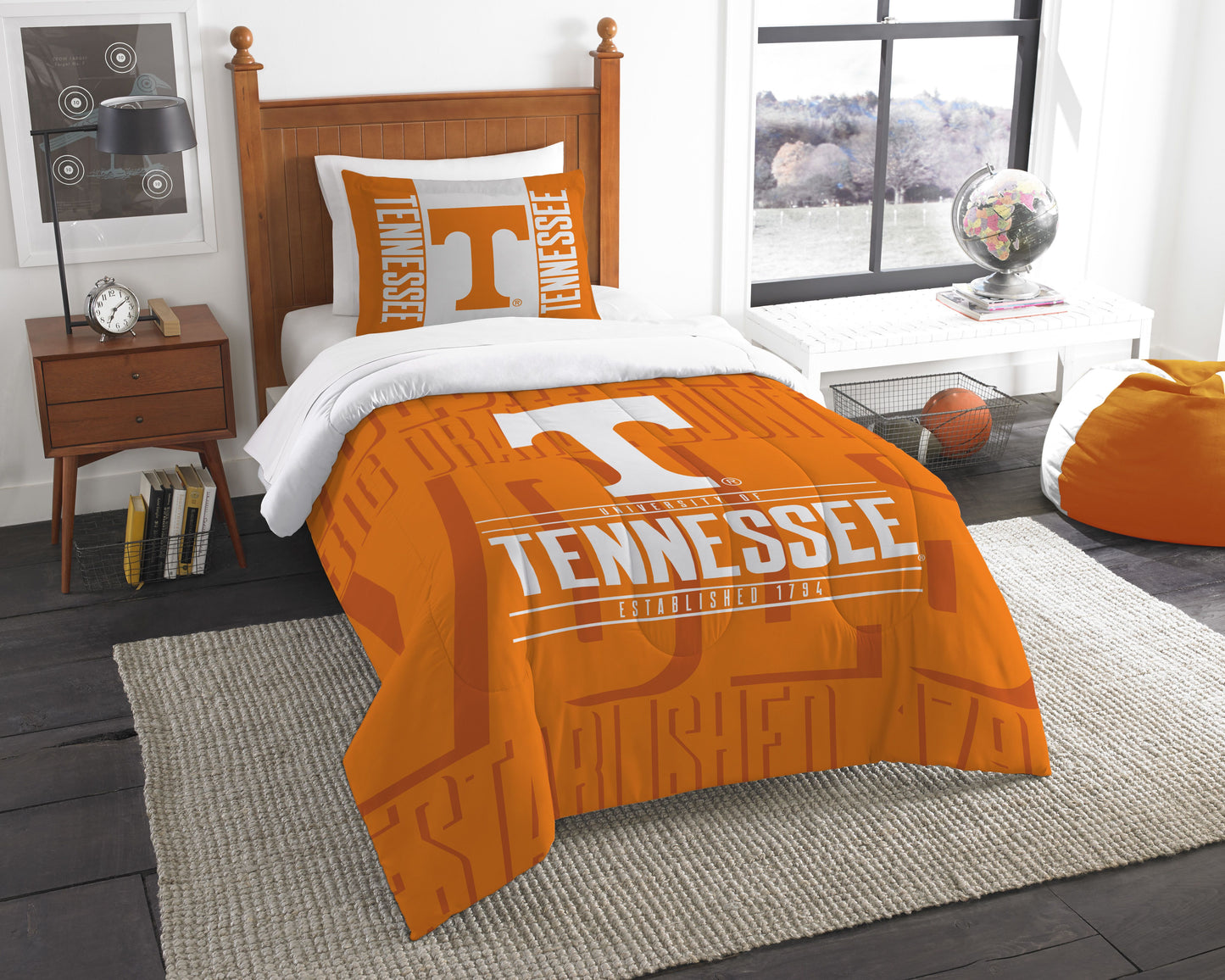 Tennessee OFFICIAL Collegiate Modern Take Twin Comforter & Sham Set(D0102HHYEAU.)