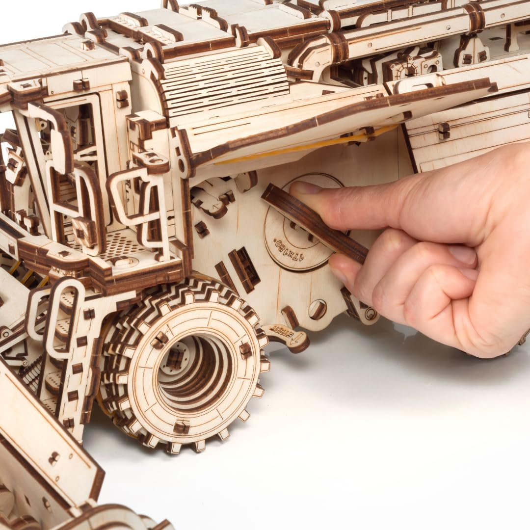 GH800 Grain Harvester — Mechanical Wooden Model, 864 Pieces