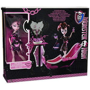 Monster High Draculaura Powder Room Playset with Exclusive Doll