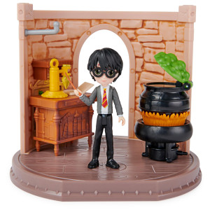 Wizarding World Harry Potter, Magical Minis Potions classroom with Exclusive Harry Potter Figure and Accessories, Kids Toys for Ages 5 and up