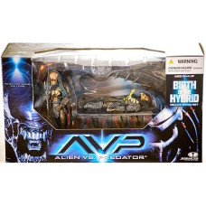 T M P Intl Alien Vs. Predator Deluxe Box Set: Birth Of The Hybrid