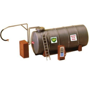 Model Power Trackside Oil Tank Lighted With Two Figures (Assembled)
