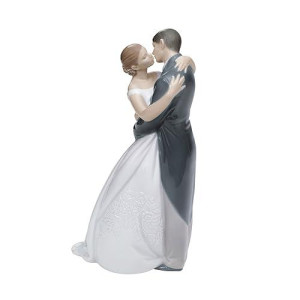 Nao Porcelain Figurine Of A Wedding Couple A Kiss Forever. Decorative Groom And Bride Wedding In Glossy Porcelain.
