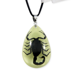 Realbug Black Scorpion Glow In The Dark Necklace Small