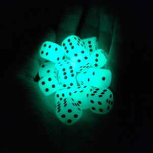 Smartdealspro D6 Six Sided Glow In The Dark Dice Die For Dnd Mtg Rpg Tenzi Farkle Yahtzee Bunco Teaching Math Table Boar