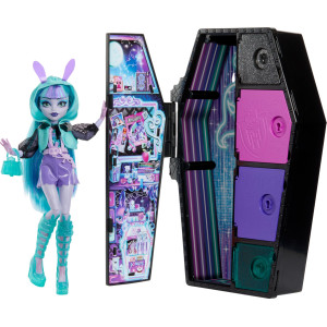 Monster High Skulltimate Secrets Neon Frights Doll Accessories Twyla With Dressup Locker 19 Surprises