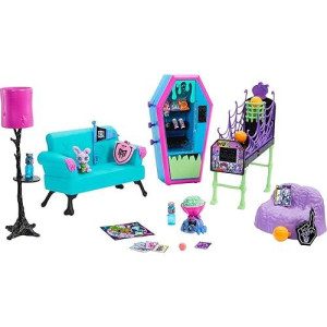 Monster High Student Lounge Playset with Doll, Pets & Vending Machine