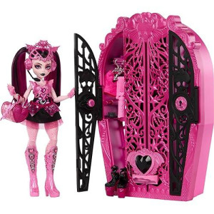 Monster High Skulltimate Secrets Draculaura Doll & Closet Set