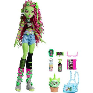 Monster High Venus McFlytrap Doll with Accessories, Multicolor